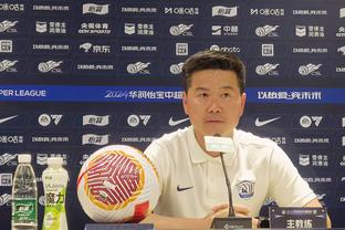 杨旭前往北京大学做交流演讲，并为北大足球比赛决赛开球